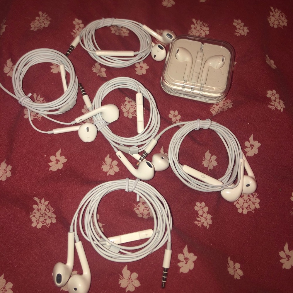 Headphones!📌